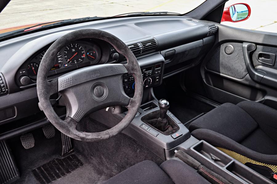 Интерьер BMW M3 Compact (E36) 1996 года  (фото 8 из 20)